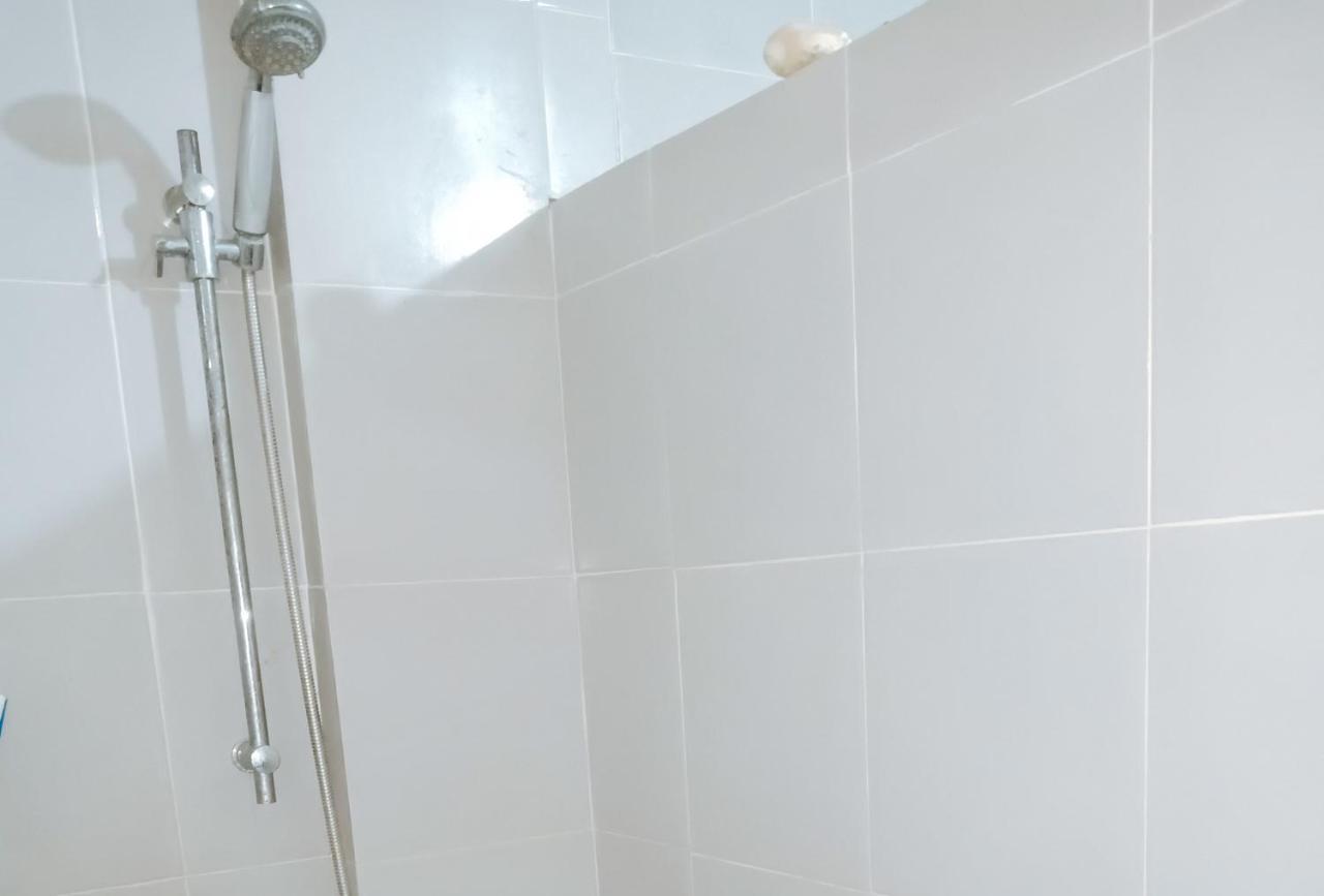 Bernwoods Extyn B&B Dormitory Илоило Экстерьер фото
